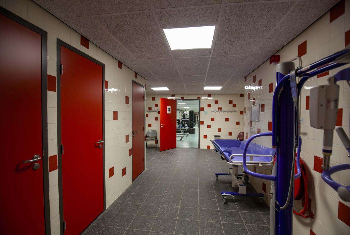 Bedrijfs-/kantoorpand aan de Luzernestraat 43 in Nieuw Vennep