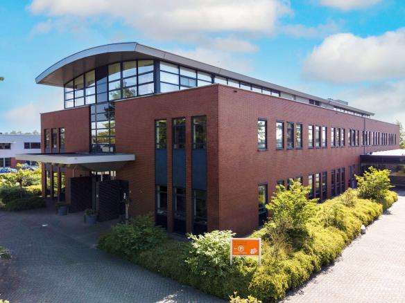 Bedrijfs-/kantoorpand aan de Luzernestraat 43 in Nieuw Vennep