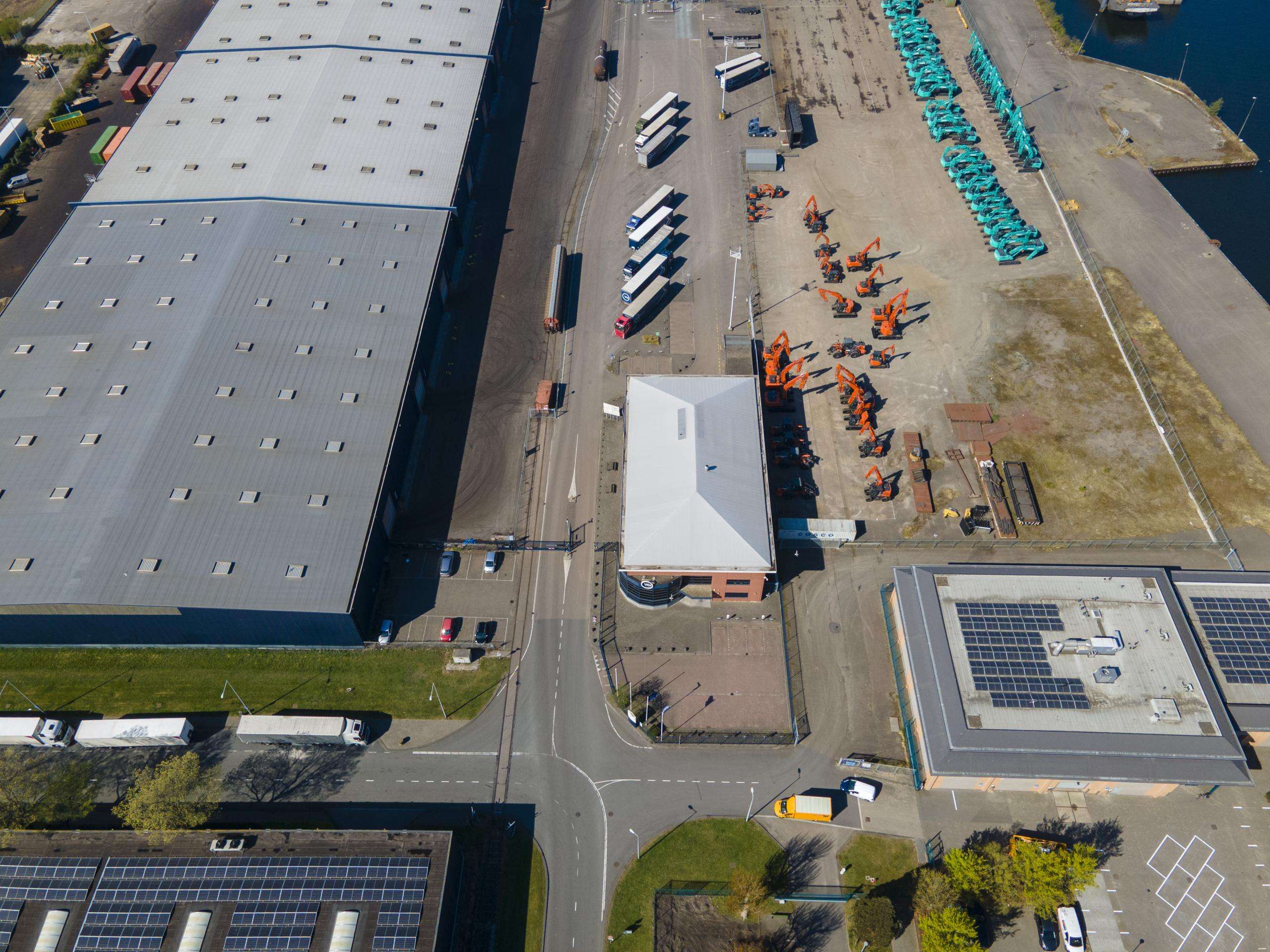 TE HUUR: Valreep 13                               Amsterdam Sloterdijk – Westelijk Havengebied